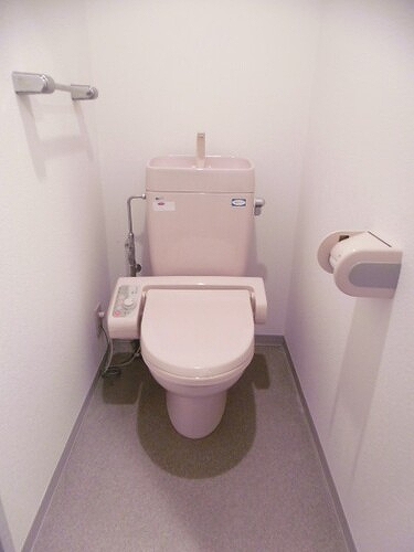 ライオンズヒルズ松戸 トイレ　※前回募集時2017年5月撮影