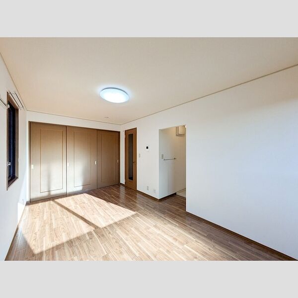 イワーナ101号室 洋室