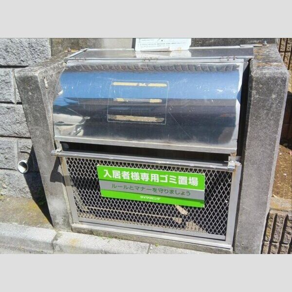 メゾン・クレール　C 入居者様専用ゴミストッカー