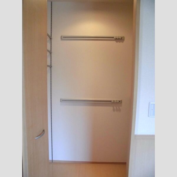 エバーグリーンガーデン　C102号室 洋室クローゼット♪