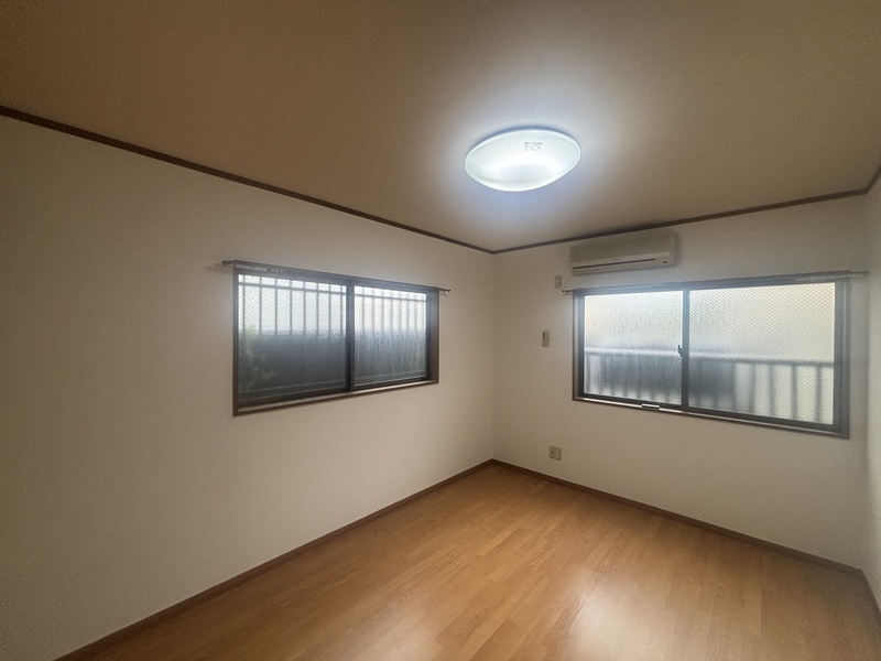 ドエル春日1階 寝室