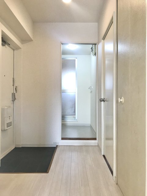 スクエア西部 玄関