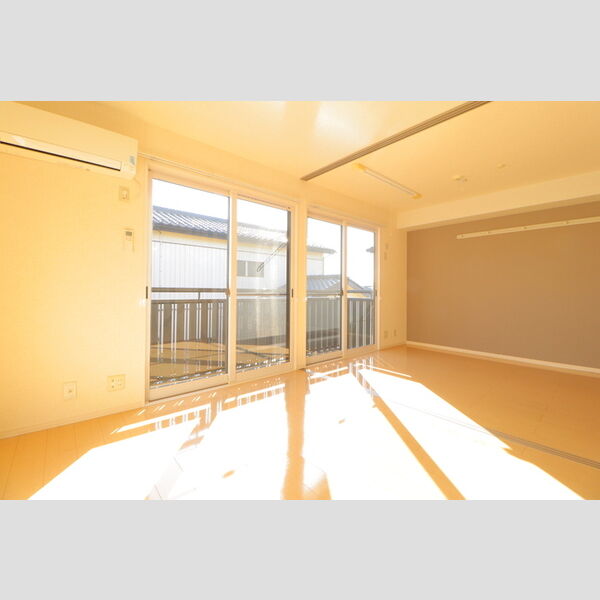 エスパース・リベルテ リビング・洋室