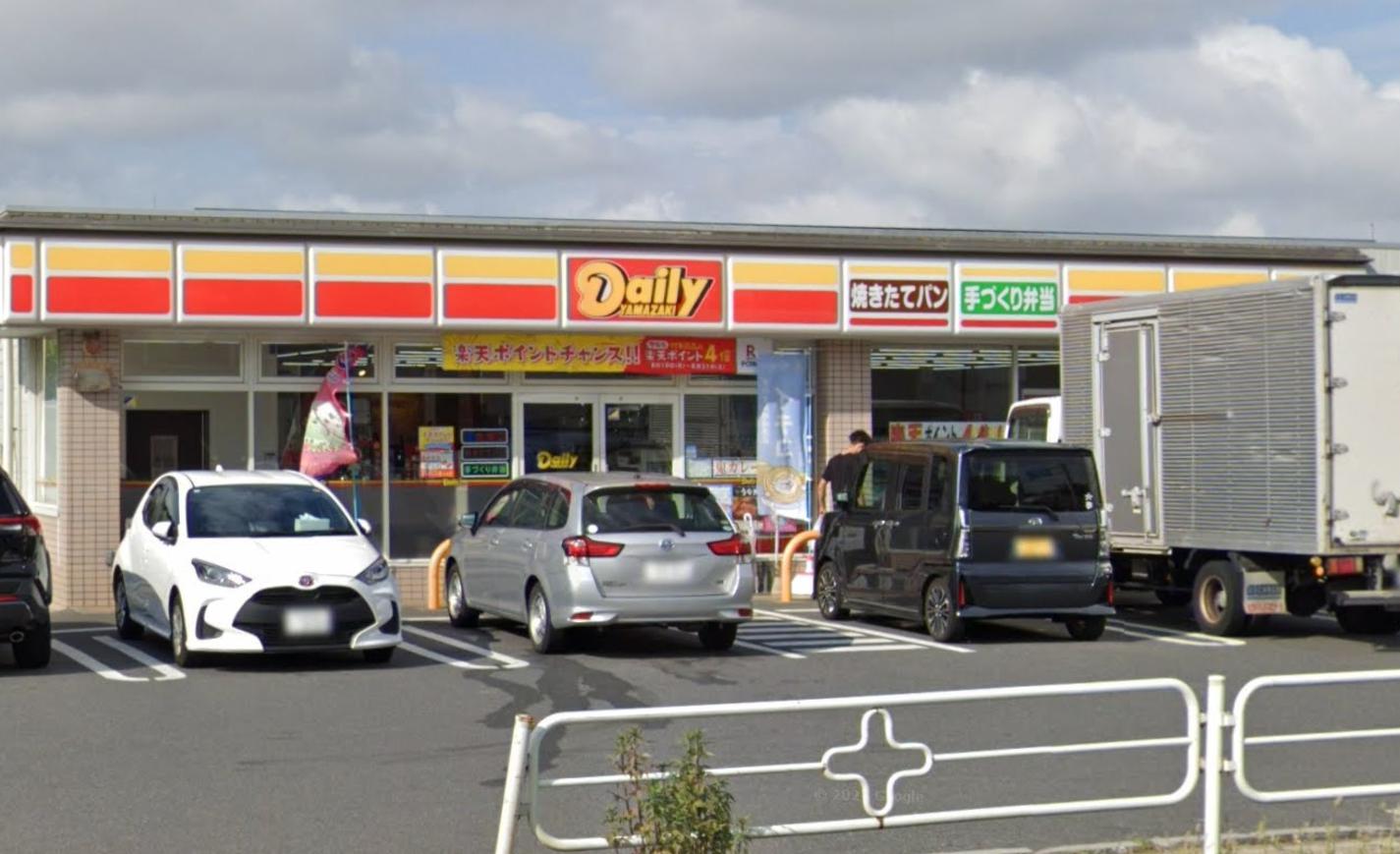 下貝塚戸建て 【コンビニエンスストア】デイリーヤマザキ 市川下貝塚3丁目店まで301ｍ