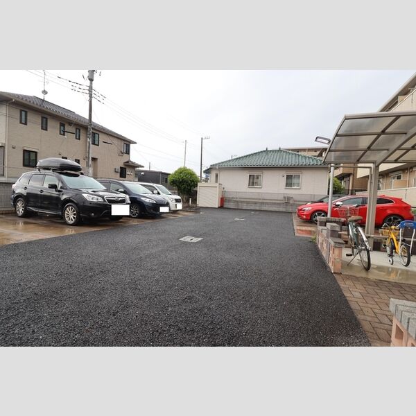 ラヴィエール 駐車場