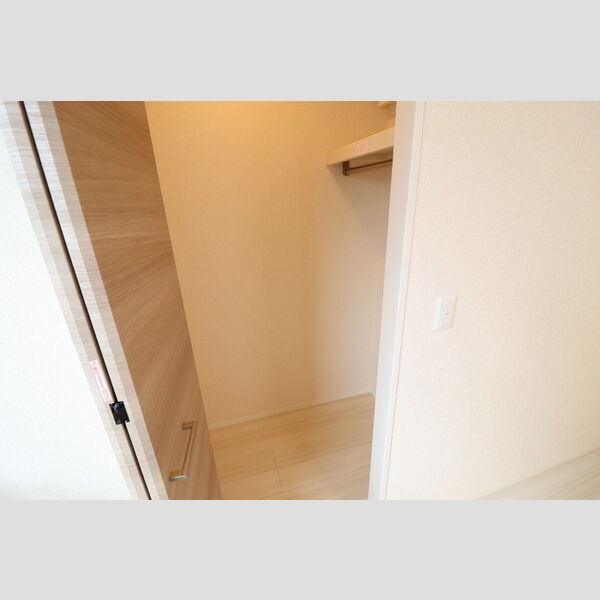 サニーリヴF103号室 ウォークインクローゼット