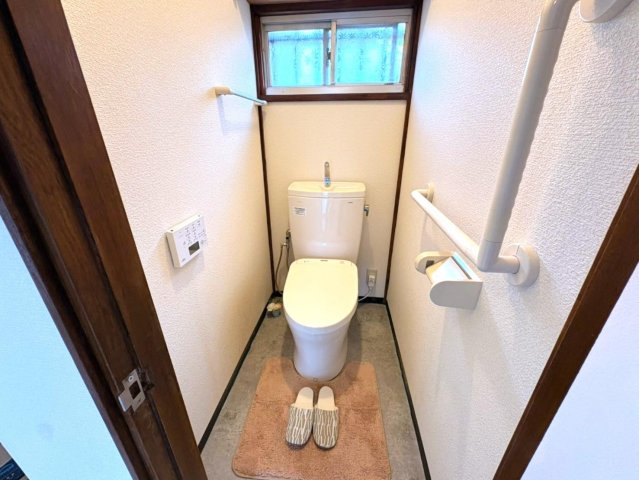 木洩れ日とそよ風のなごみの家 温水洗浄便座付きの清潔な洋式トイレ！