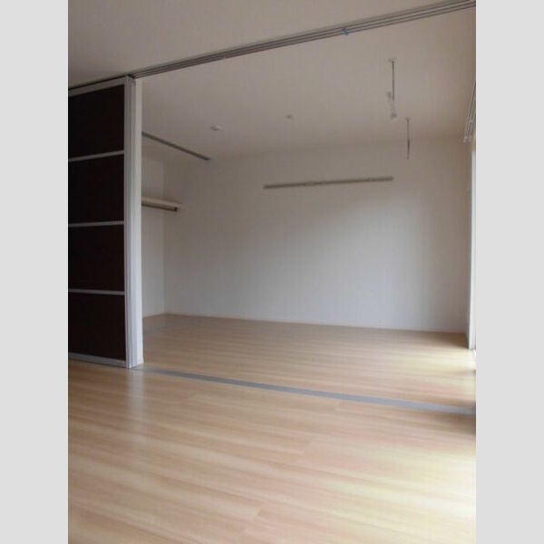 ル・リアン101号室 LDK12.3帖帖+洋室6帖(仕切りのスライド扉を開けた状態です)