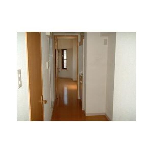 ラ・フルール芹ヶ谷104号室 リビング