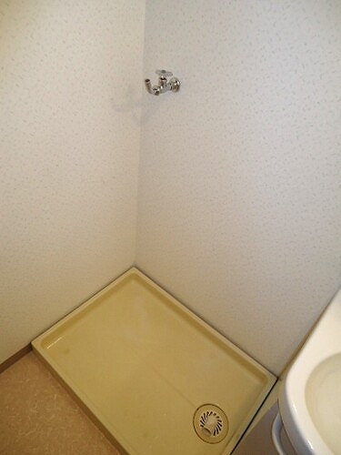 ライオンズマンション西蒲田 室内洗濯機置場　※2013年4月撮影