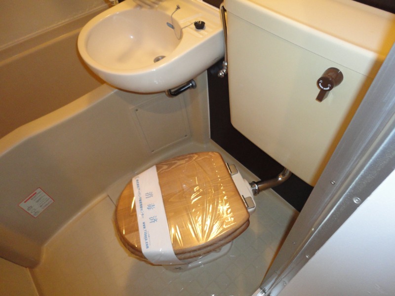 トータス西船Ｂ棟 かっこいい木製のトイレの蓋