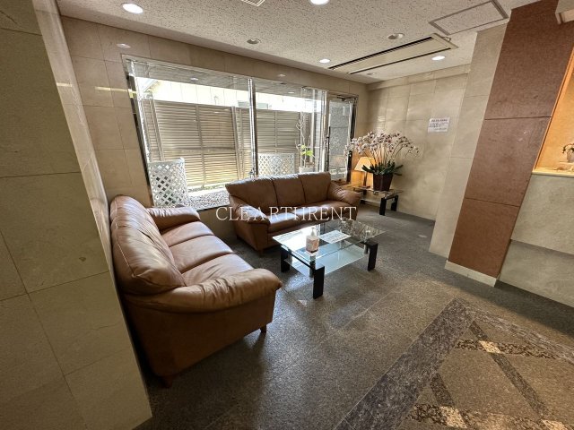 パレステュディオ新宿パークサイド4階 高級感漂うロビー
