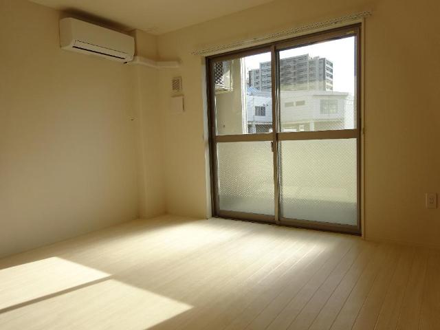 ユニヴァリィ　ルークス306号室 洋室