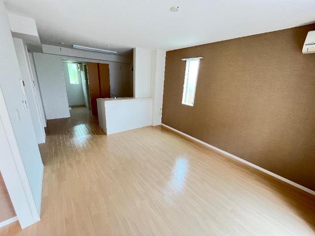 ユニヴァリィ　コンフォート00102号室 リビング