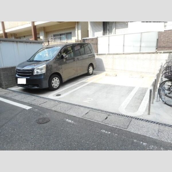 シャーロットハウス 駐車場(要空き確認)