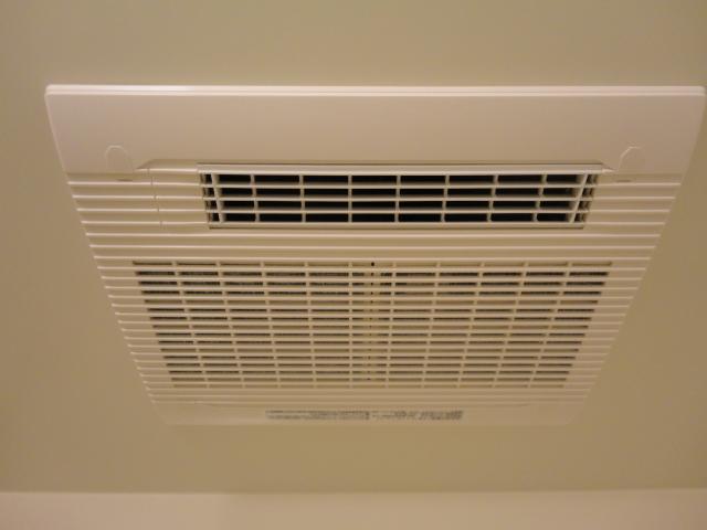 カーサ・デ・成田Ａ102号室 浴室乾燥機