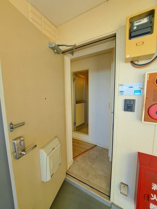 ストゥーディオ 玄関