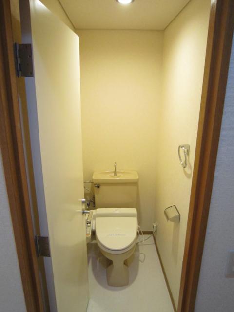 カーサ湘南 温水洗浄便座は残置物です。