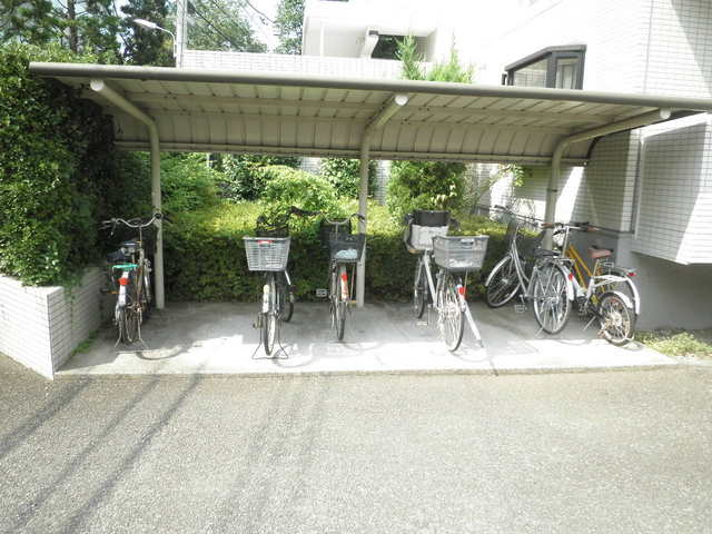 メゾングレージュ0202号室 屋根付自転車置場