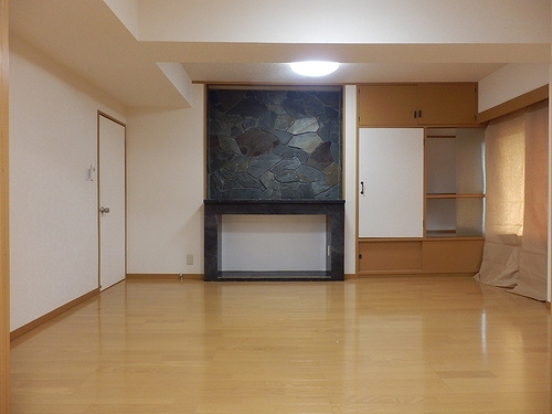 浅野レジデンス2階 洋室約8.6畳　※2021年7月撮影