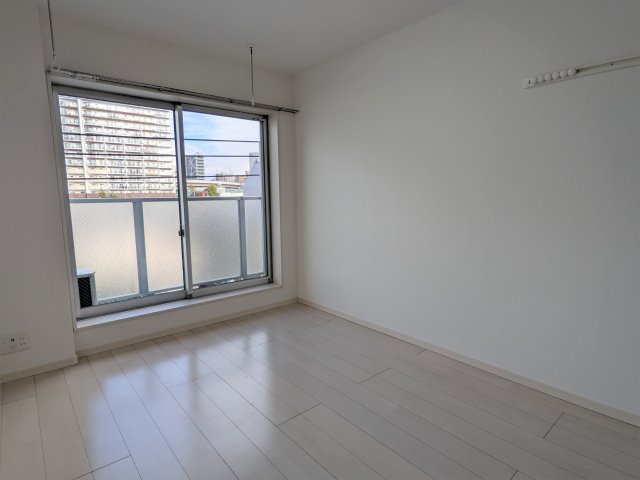 ブロッサムテラス滝野川403号室 リビング