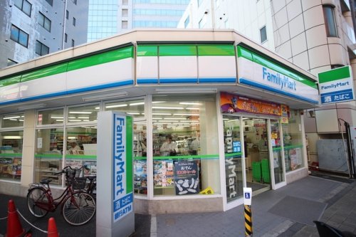 コンシェリア蒲田 Ｕ’ｓ Ｓｑｕａｒｅ4階 【コンビニエンスストア】ファミリーマート 蒲田駅東店まで126ｍ