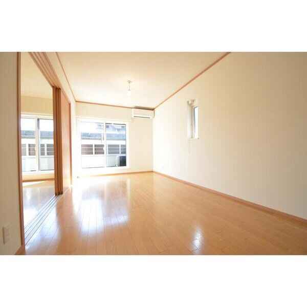 フォレストメゾン三河島 リビング