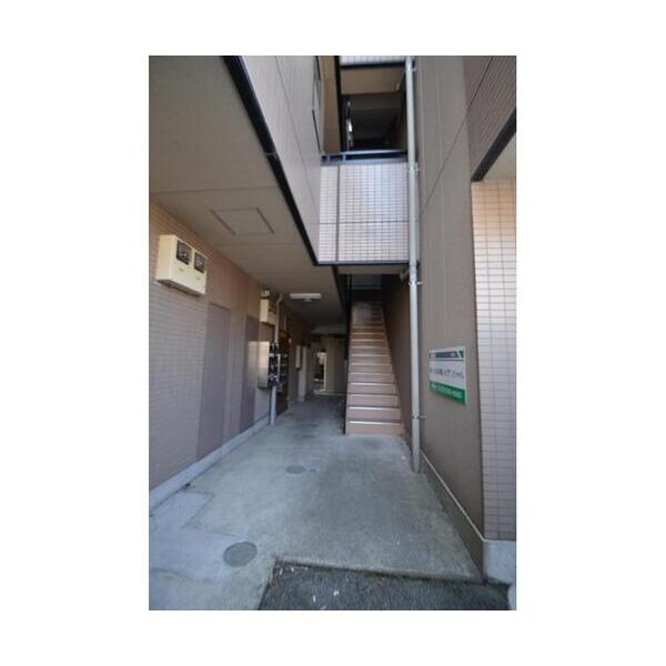 ケインズ・コート202号室 エントランス