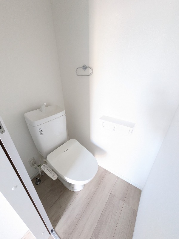 アリスワン南三咲(E-222)1階 トイレ