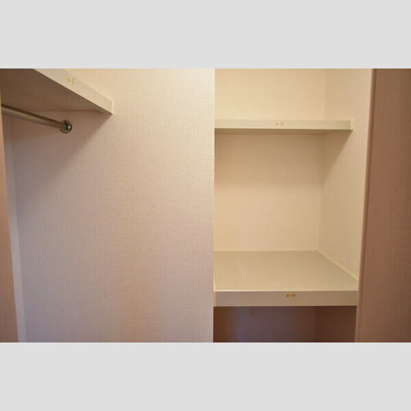 ブエナスエルテ　Ⅰ101号室 ウォークインクローゼット