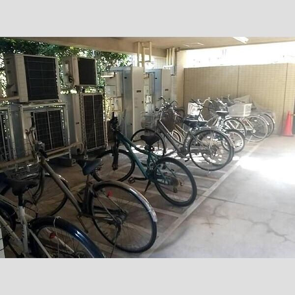 エントピアパレス205号室 駐輪場