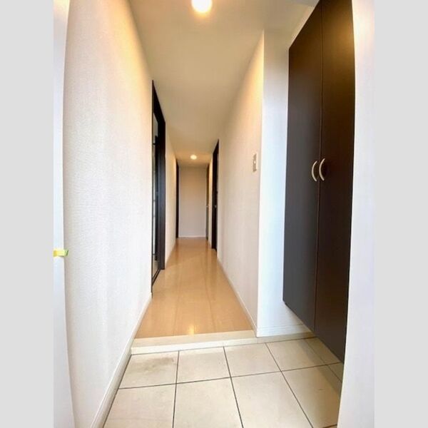 ベース・ブリッジ401号室 玄関にはトールタイプシューズBOX