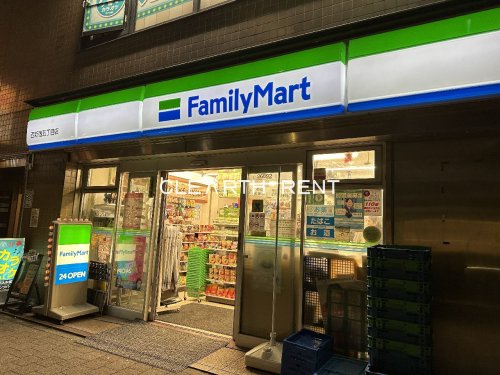 パレステュディオ西新宿2階 【コンビニエンスストア】ファミリーマート 西新宿五丁目店まで298ｍ