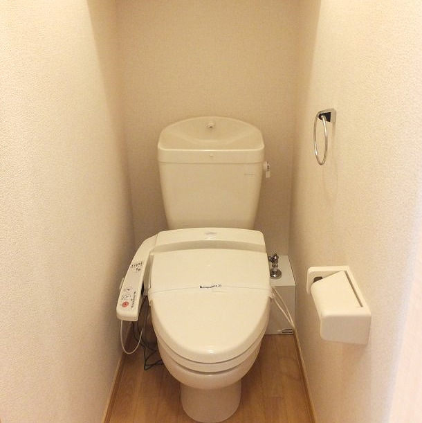 レオパレスハヅキ栄町303号室 温水洗浄便座付き