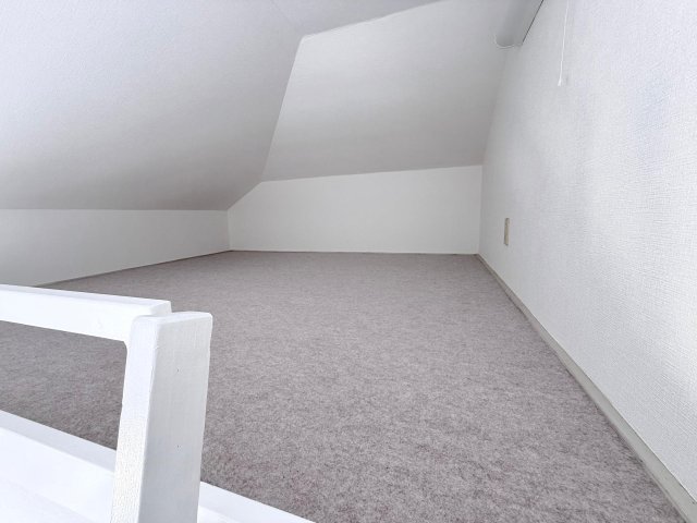 パレス井土ヶ谷201号室 広々3畳のロフトです。寝室や収納に活用頂けます