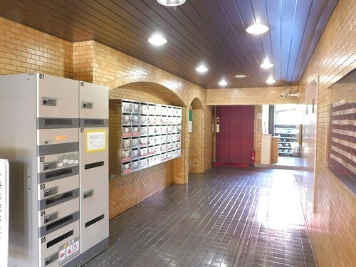 ライオンズマンション馬事公苑 エントランスホール　※2020年5月の写真