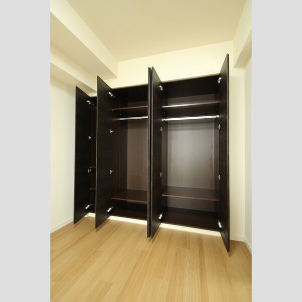 プラウド浦和別所 洋室6.1帖　クローゼット