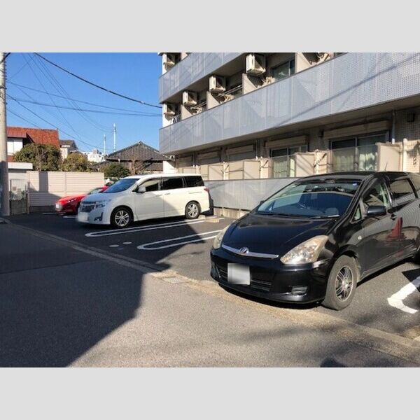 グランメール301号室 駐車場