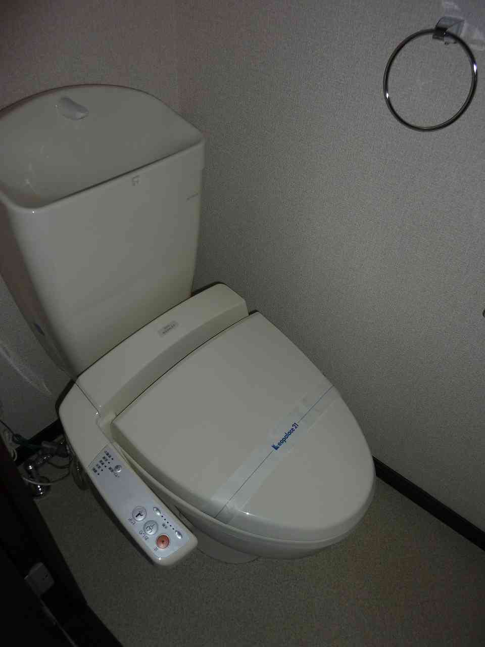 レオネクストタウンコート石塚104号室 温水便座付き