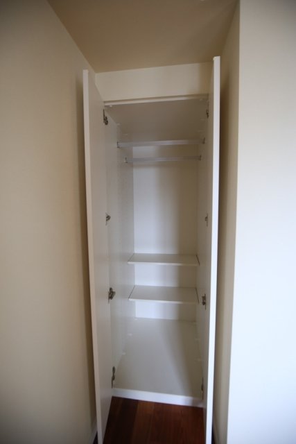 グランスイート四谷プレシア クローゼット