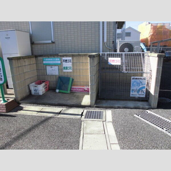 ウィステリア・ドゥーエ・ウーノ　ドゥーエ 共用ゴミ置き場(専用ボックスが設置されています)