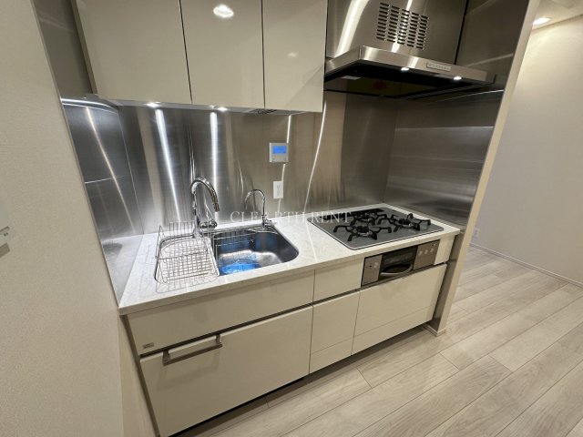 ブランズ愛宕虎ノ門2階 グリル付き2.5帖の幅広キッチン