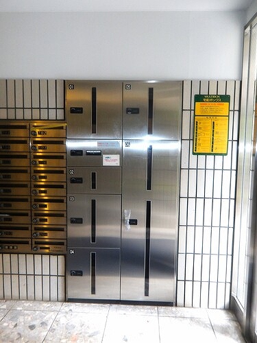 リヴィエルバーグ西大島 宅配BOX　※2025年6月撮影