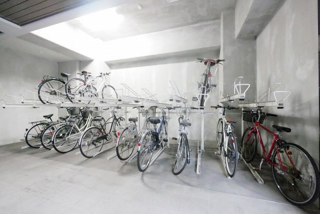 ＴＲＡＤＩＳ ＮＩＰＰＯＲＩ Ｅ 外観