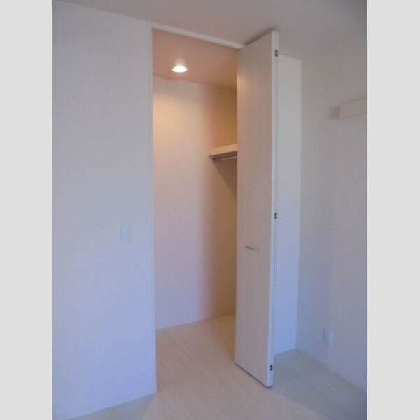 ヴィラ多摩102号室 収納