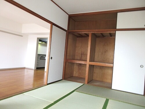 テレパレス船橋三咲Ａ棟6階 押入（和室）　同タイプ別部屋