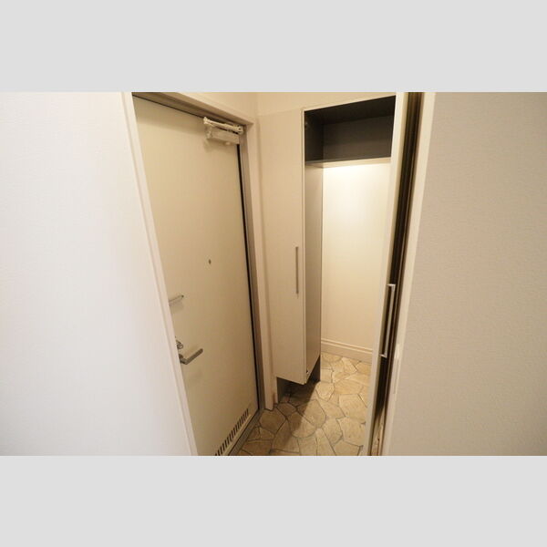シャルマンドミール　B102号室 玄関
