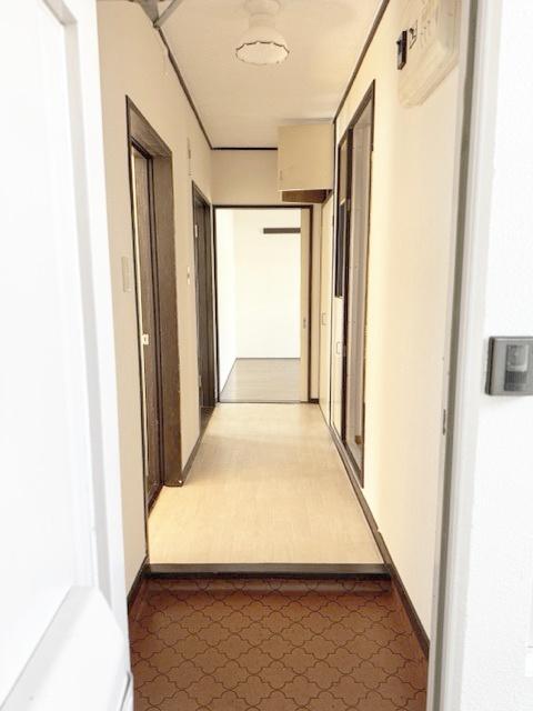 コンドミニアム座間3号棟 玄関を開けるとこんな感じ