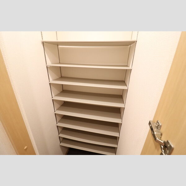 リール・ファミーユ シューズクローク