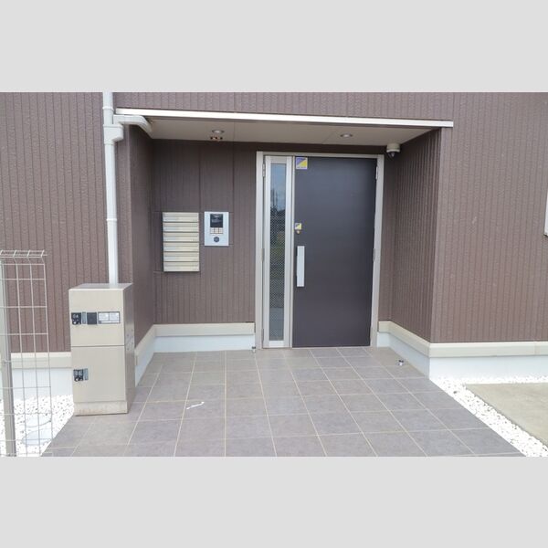 プルミエール大宮七里 　A106号室 エントランス1